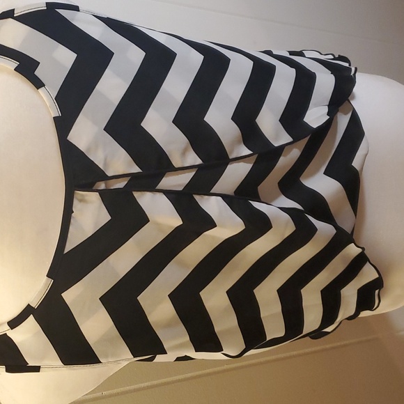 Charlotte Russe women's flowing tank blouse cropped - Picture 5 of 7